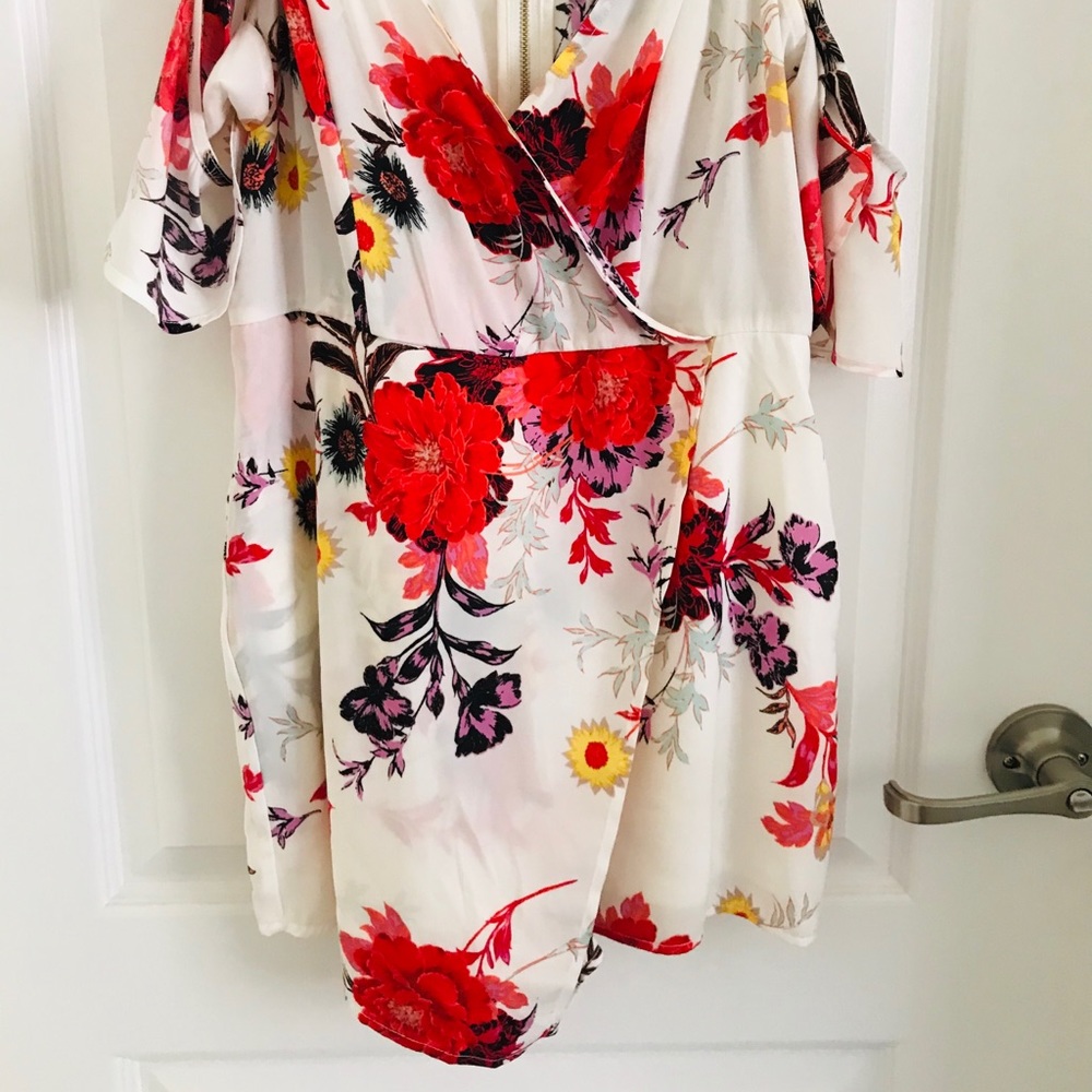 Cold shoulder romper • Floral